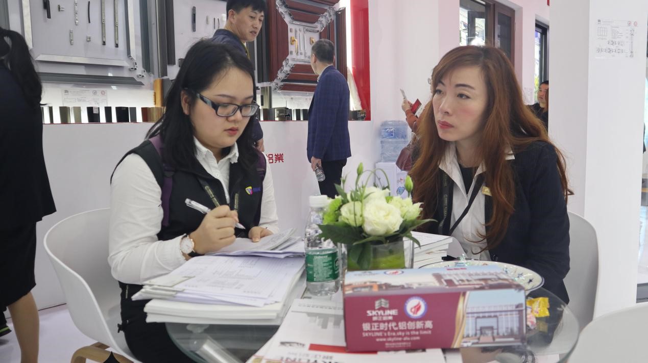 銀正專訪：市場需求需要指引，企業(yè)需要找到自信.jpg