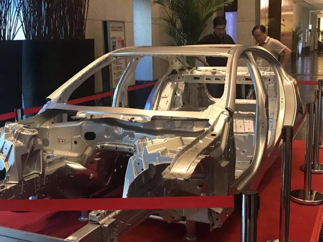 諾貝麗斯：瞄準汽車輕量化