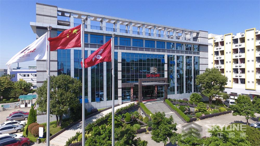 優美的辦公樓側面圖